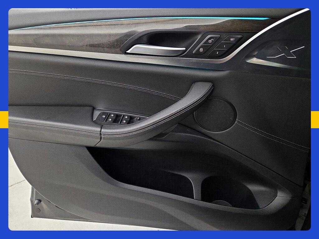 BMW X4 view 15