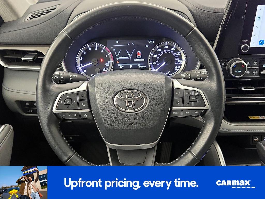 used 2023 Toyota Highlander car, priced at $38,998