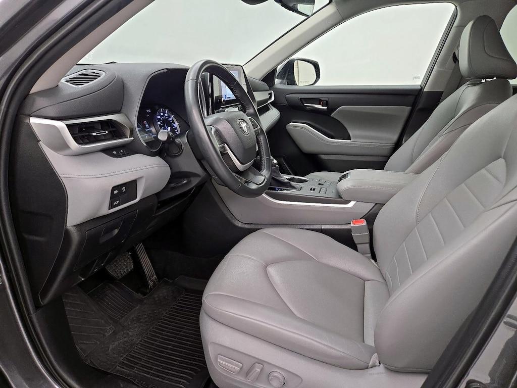 used 2023 Toyota Highlander car, priced at $38,998