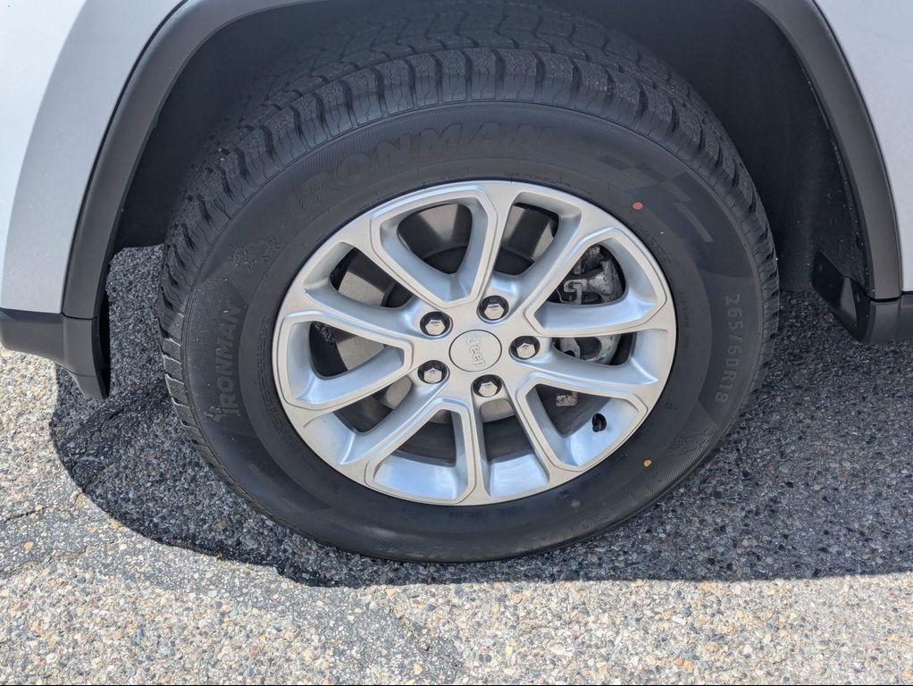used 2021 Jeep Grand Cherokee car, priced at $23,476