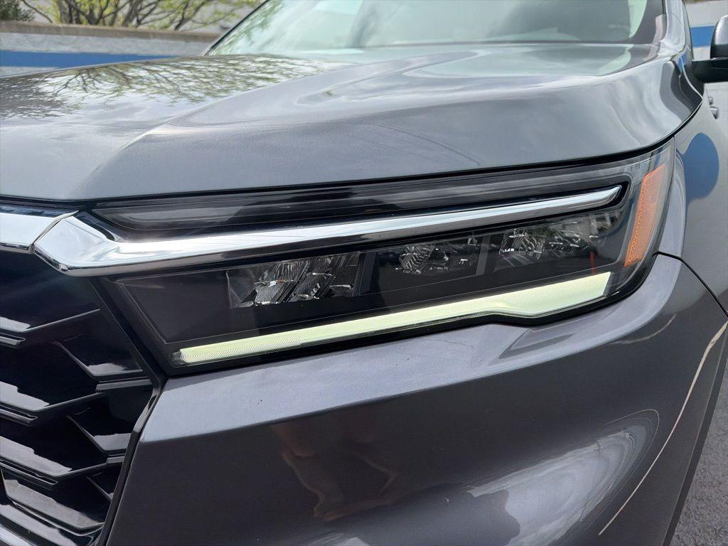 used 2025 Honda Pilot car, priced at $44,302