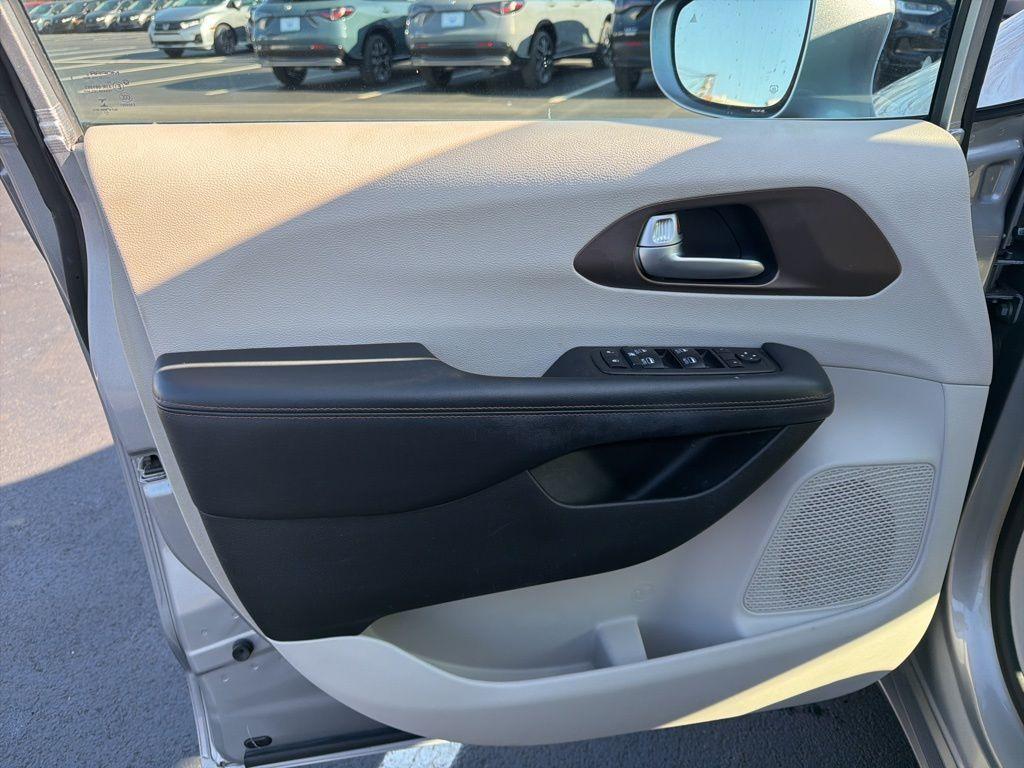 used 2018 Chrysler Pacifica car, priced at $8,409