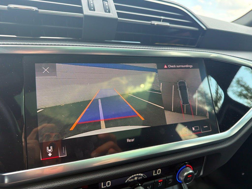 Audi Q3 view 30
