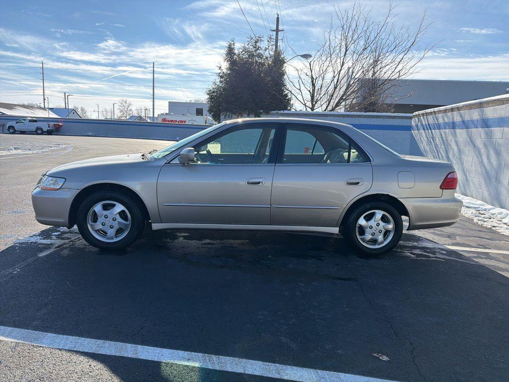 used 2000 Honda Accord car, priced at $5,799