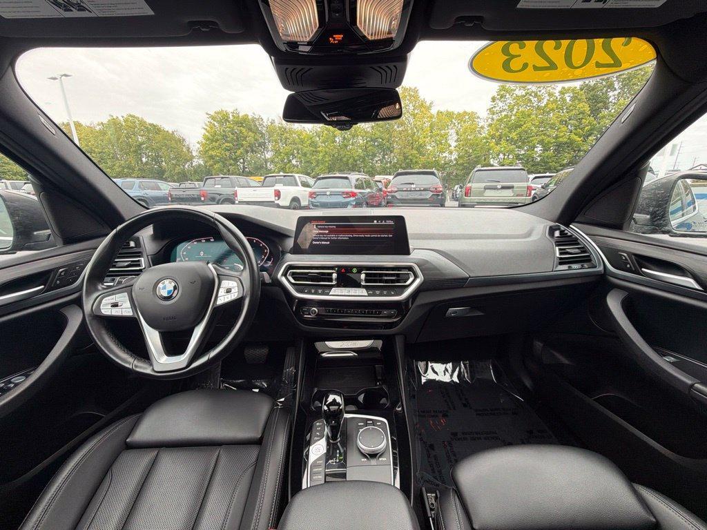 BMW X3 view 12