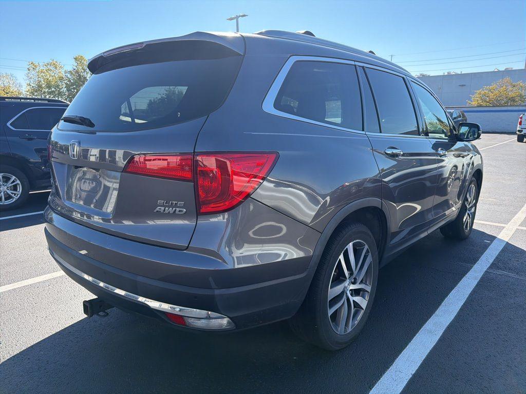 2017 Modern Steel Metallic Honda Pilot
