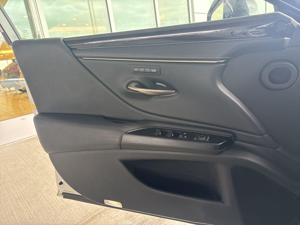 used 2020 Lexus ES 350 car, priced at $34,671