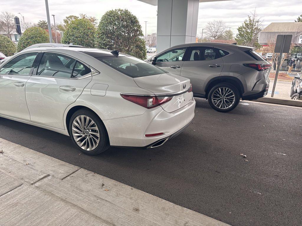 used 2020 Lexus ES 350 car, priced at $34,671