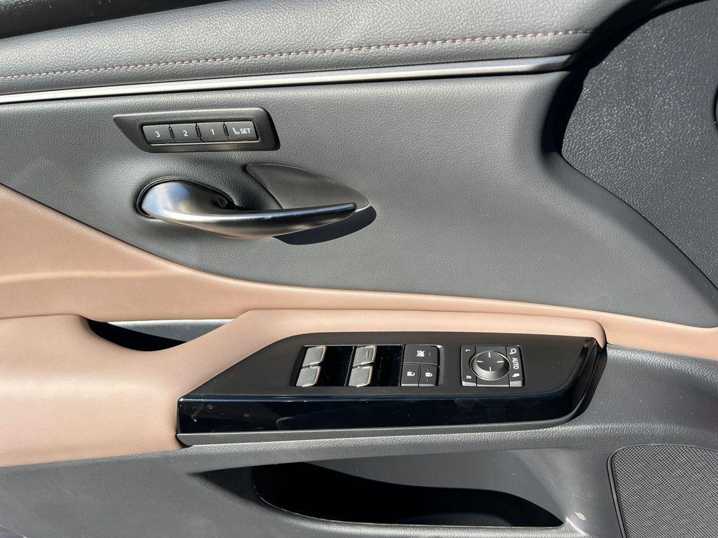 new 2025 Lexus ES 300h car, priced at $49,350