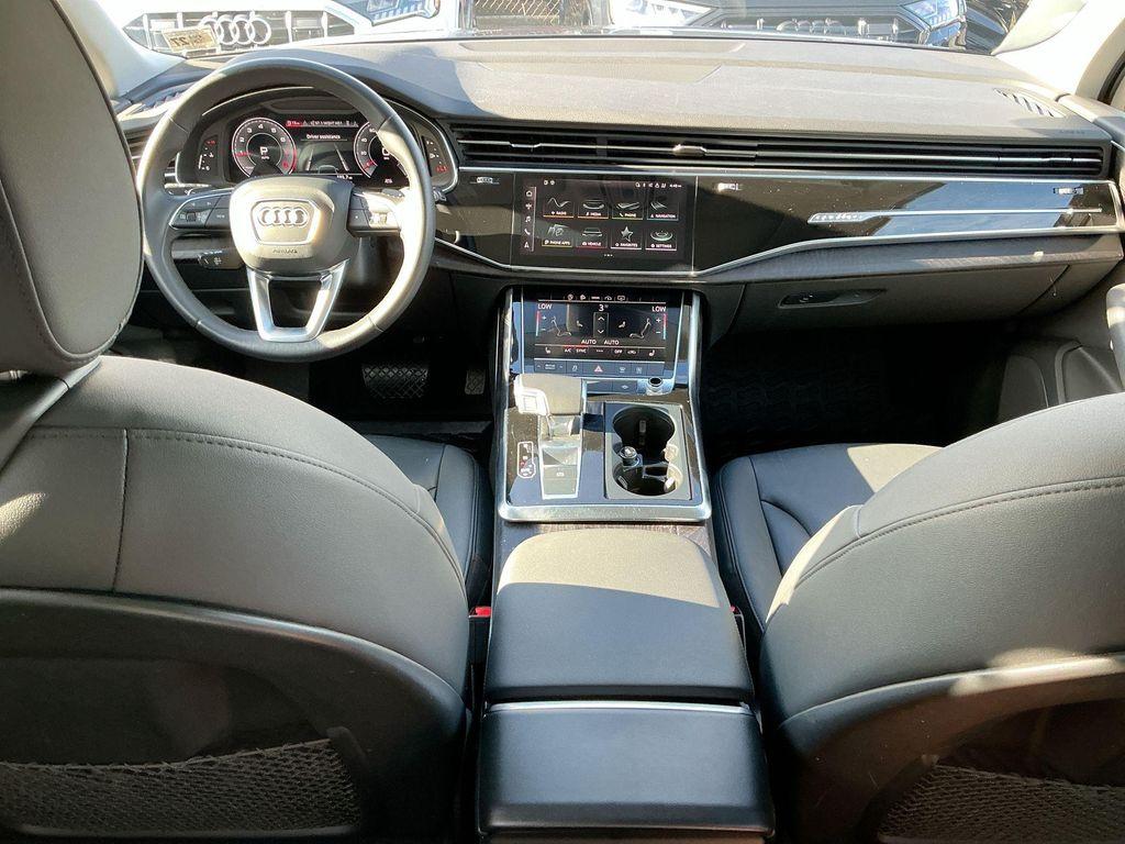 Audi Q7 view 21