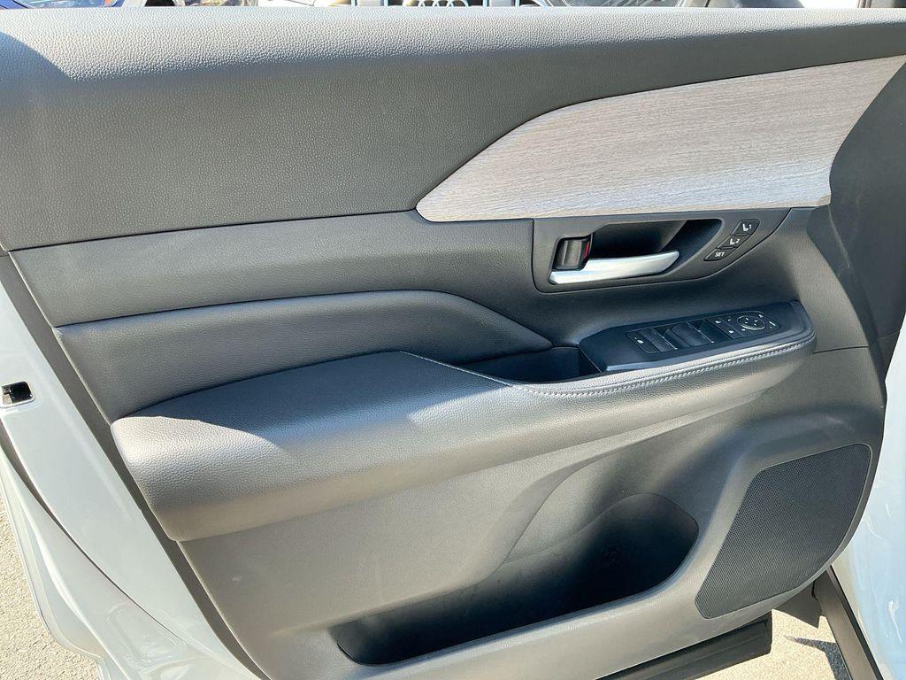 used 2024 Toyota Grand Highlander car