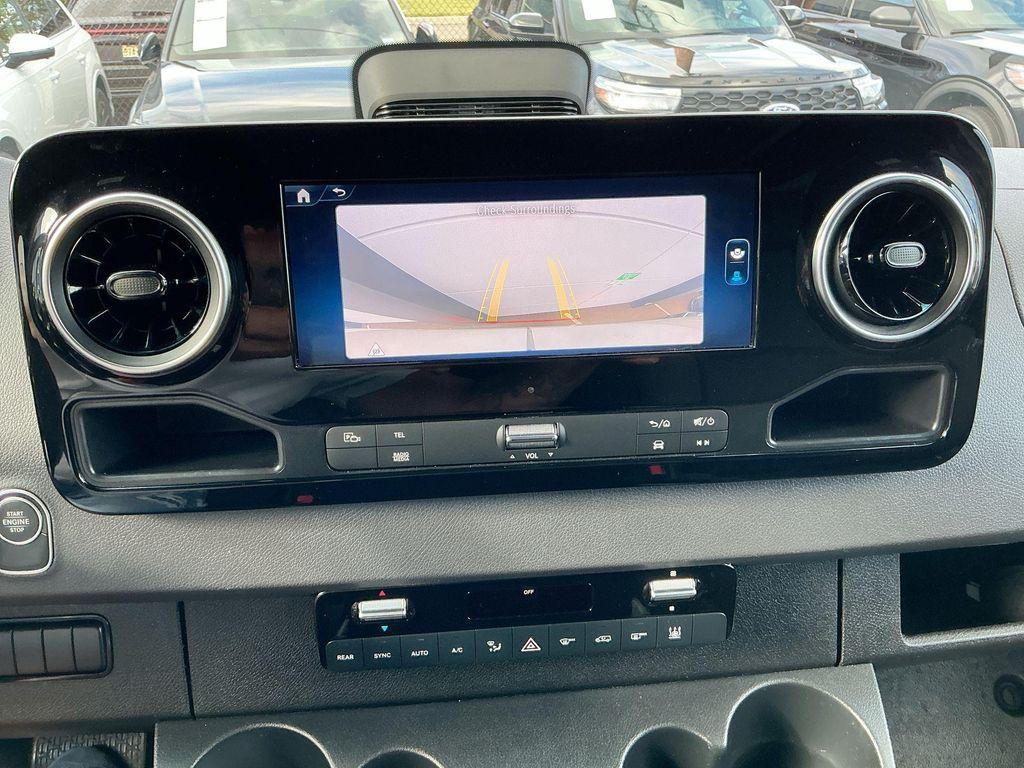 Mercedes-Benz Sprinter view 17