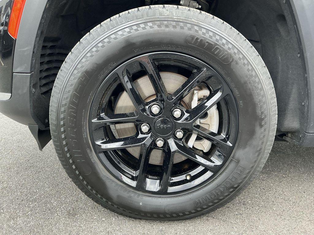 used 2023 Jeep Grand Cherokee L car, priced at $25,995