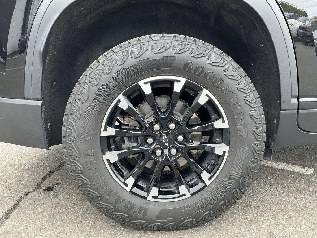 used 2024 Chevrolet Traverse car, priced at $41,993