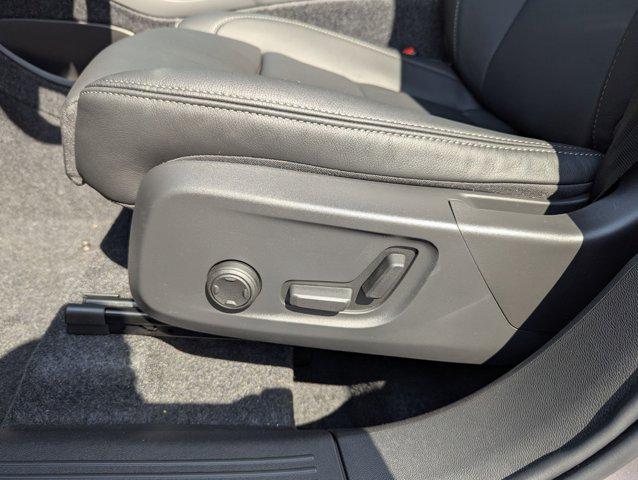 new 2026 Volvo XC40 car