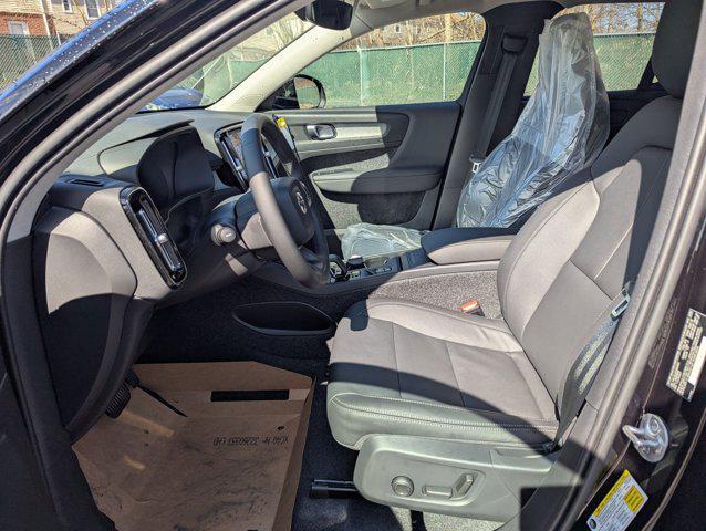 new 2025 Volvo XC40 car, priced at $39,995