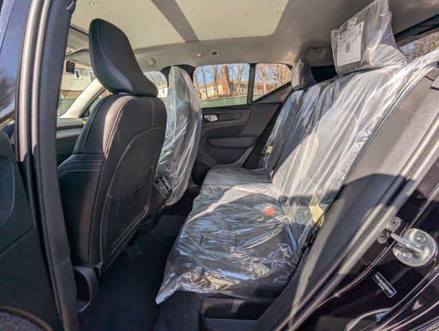 new 2025 Volvo XC40 car, priced at $39,995