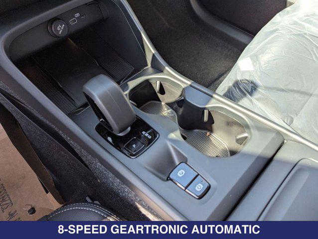 new 2025 Volvo XC40 car, priced at $40,344