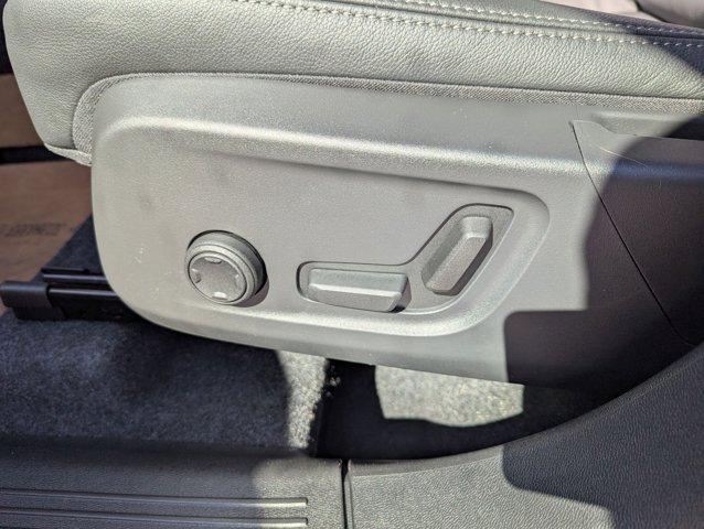 new 2025 Volvo XC40 car, priced at $39,995