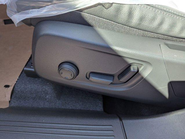 new 2025 Volvo XC40 car, priced at $44,995