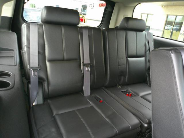 used 2011 Chevrolet Suburban car, priced at $5,995