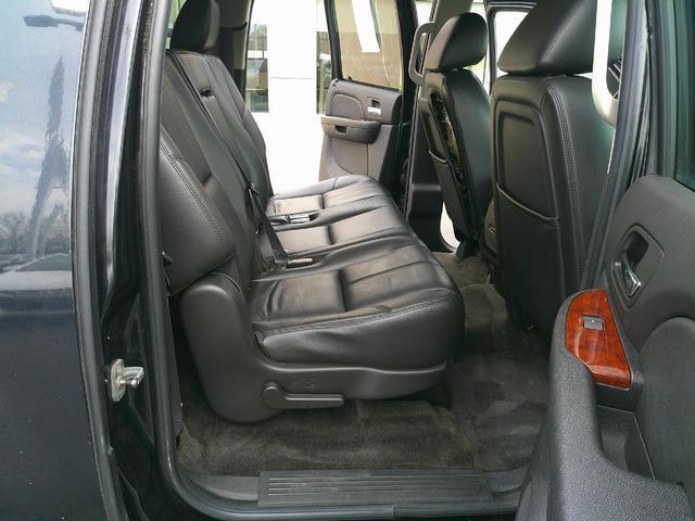 used 2011 Chevrolet Suburban car, priced at $5,995