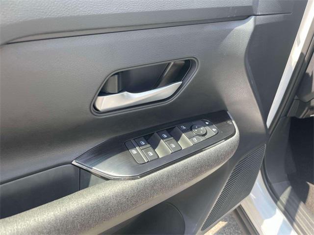 new 2025 Nissan Kicks car, priced at $26,573