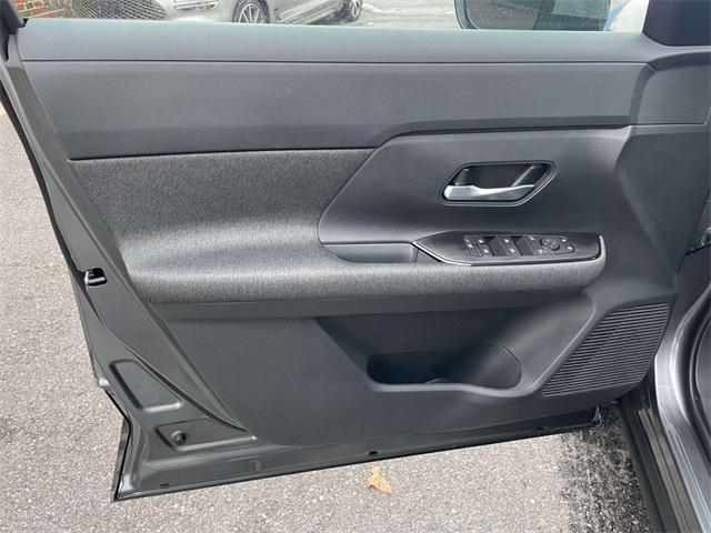 new 2025 Nissan Kicks car, priced at $26,128