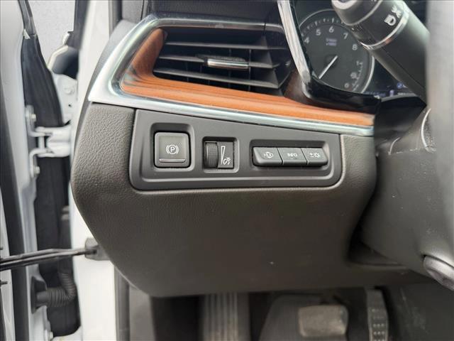 used 2024 Cadillac XT5 car, priced at $36,069