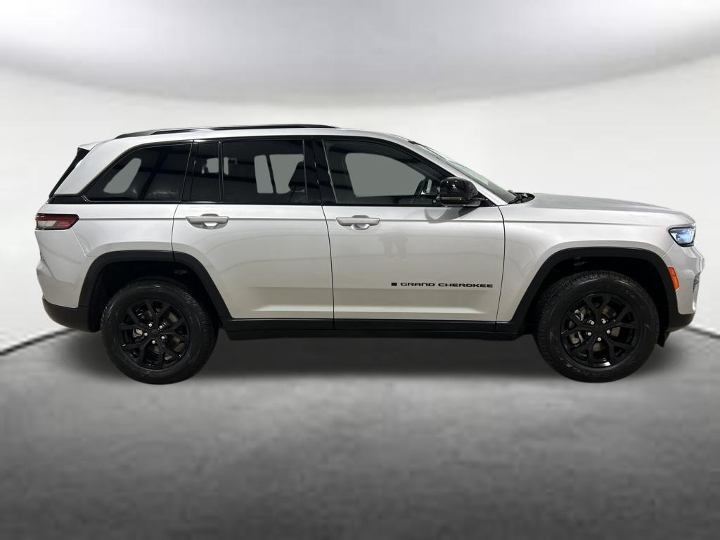 used 2024 Jeep Grand Cherokee car, priced at $28,856