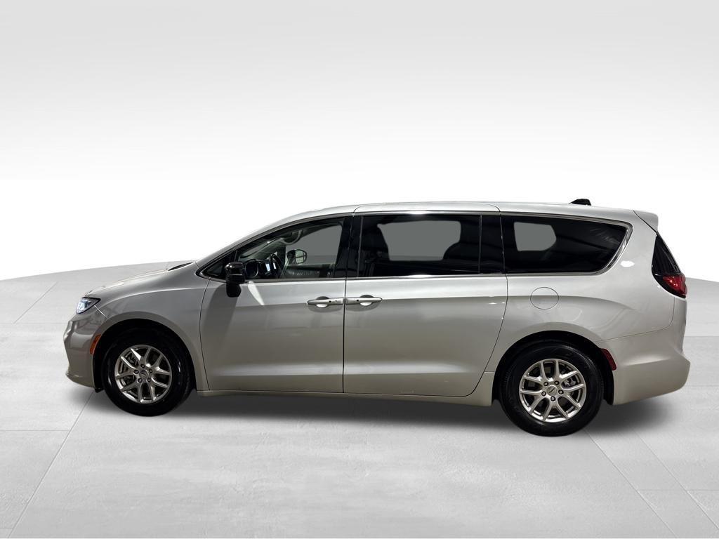 used 2024 Chrysler Pacifica car, priced at $24,627
