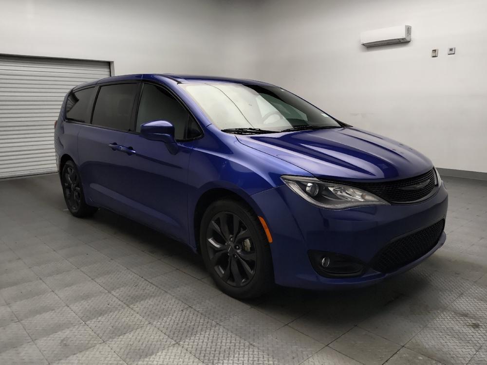 used 2018 Chrysler Pacifica car, priced at $19,895