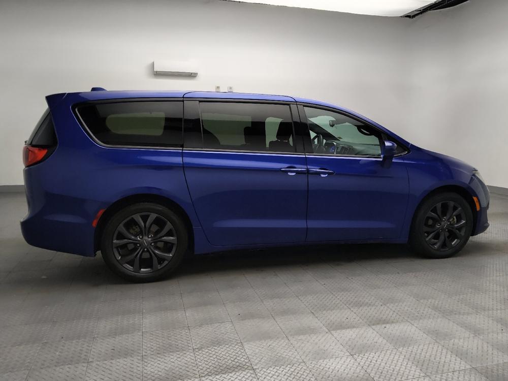 used 2018 Chrysler Pacifica car, priced at $19,895