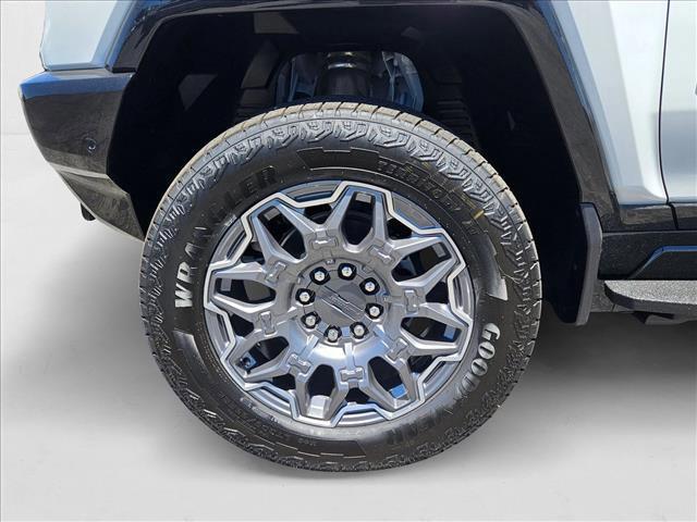 new 2025 GMC HUMMER EV Pickup car, priced at $109,980