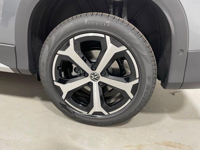 new 2025 Volkswagen Tiguan car, priced at $35,882