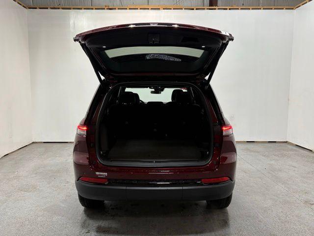 new 2025 Jeep Grand Cherokee car, priced at $44,584