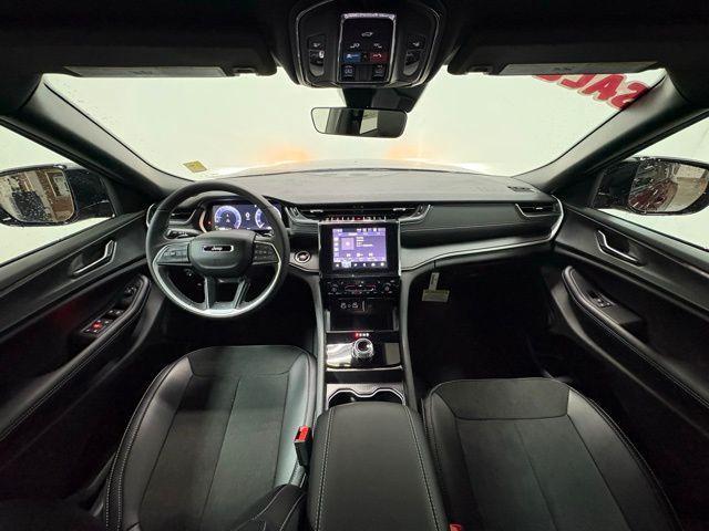 new 2025 Jeep Grand Cherokee car, priced at $44,584