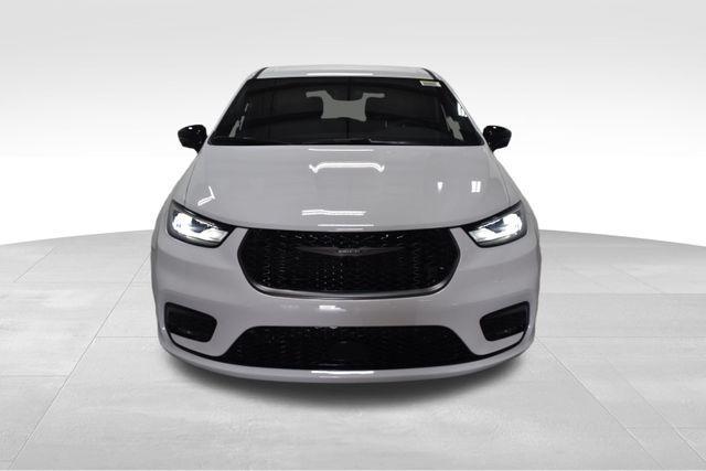 new 2026 Chrysler Pacifica car, priced at $44,985