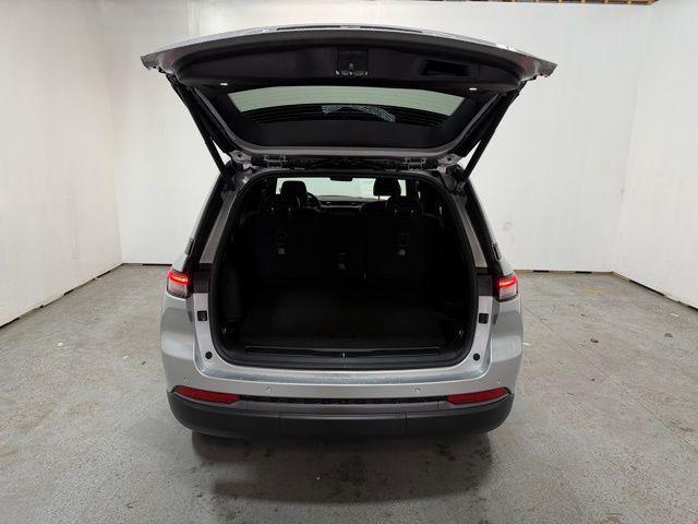 new 2026 Jeep Grand Cherokee car, priced at $47,387