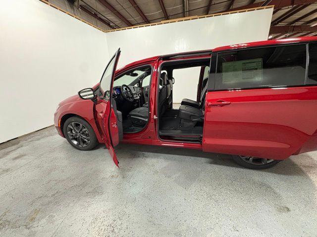 new 2026 Chrysler Pacifica car, priced at $45,431