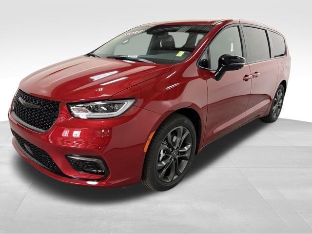 new 2026 Chrysler Pacifica car, priced at $45,431