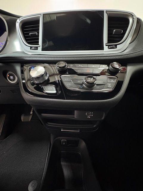 new 2026 Chrysler Pacifica car, priced at $45,431