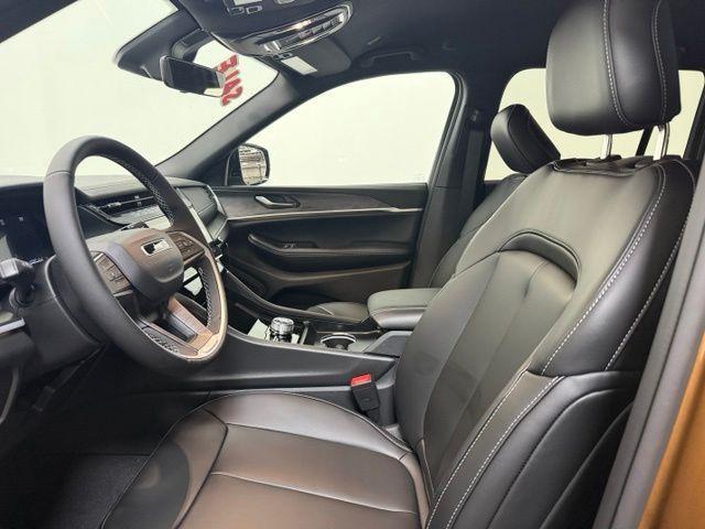 new 2026 Jeep Grand Cherokee car, priced at $47,857