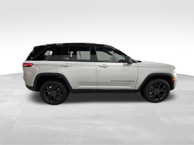 new 2025 Jeep Grand Cherokee car, priced at $51,358