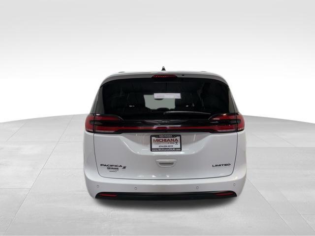 used 2025 Chrysler Pacifica car, priced at $38,882