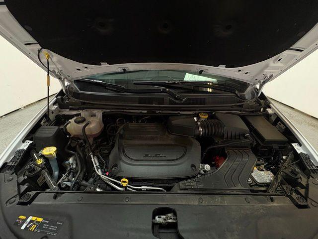 used 2025 Chrysler Pacifica car, priced at $38,882