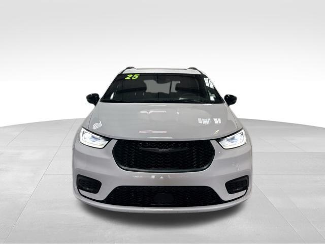 used 2025 Chrysler Pacifica car, priced at $38,882