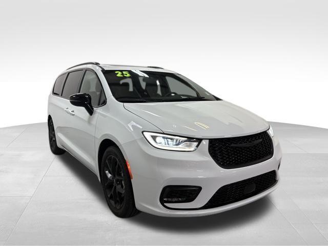 used 2025 Chrysler Pacifica car, priced at $38,882