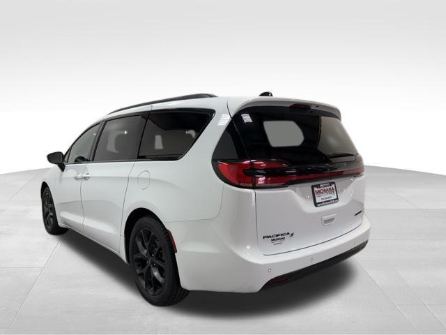 used 2025 Chrysler Pacifica car, priced at $38,882