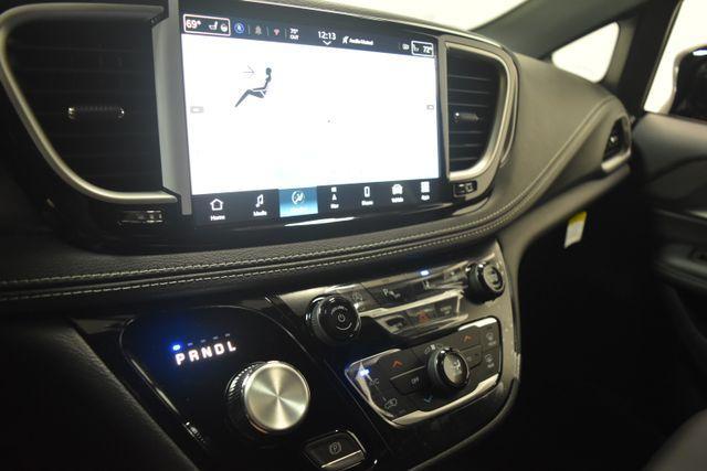 new 2025 Chrysler Pacifica car, priced at $50,641